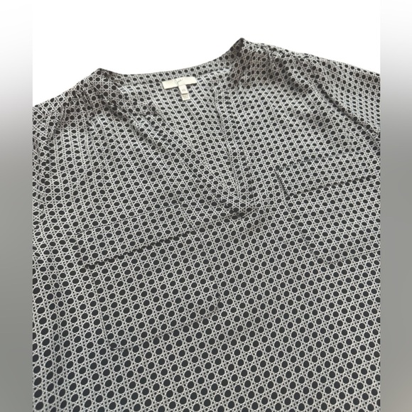 JOIE Black/White Long Sleeve V-Neck Printed Blouse Front Pockets 100% Silk XS - Picture 5 of 7